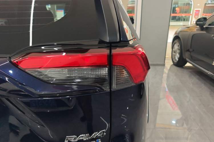 Used Toyota RAV4 2022 Dual-Engine 2.5L E-CVT Four-Wheel Drive Elite Plus Edition Exterior 3
