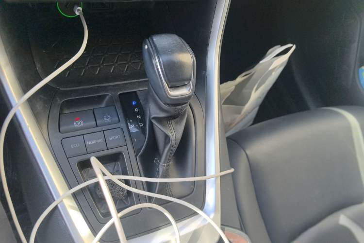 Used Toyota RAV4 2022 2.0L CVT Two-Wheel Drive Fashion Plus Edition Gear Lever