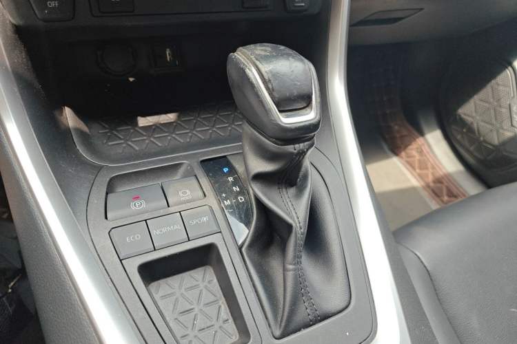 Used Toyota RAV4 2022 2.0L CVT Two-Wheel Drive Fashion Plus Edition Gear Lever
