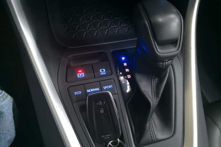 Used Toyota RAV4 2022 2.0L CVT Two-Wheel Drive Fashion Edition Gear Lever