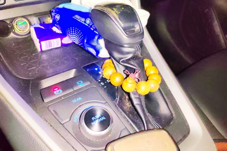 Used Toyota RAV4 2022 Dual-Engine 2.5L E-CVT Four-Wheel Drive Elite Plus Edition Gear Lever