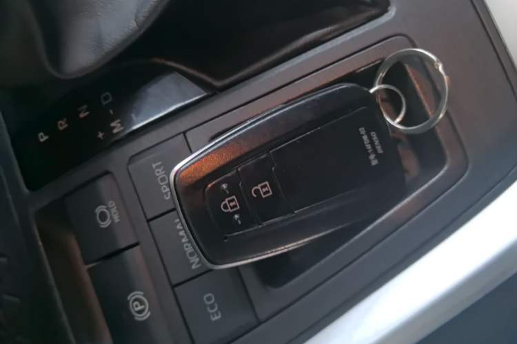 Used Toyota RAV4 2022 2.0L CVT Two-Wheel Drive Fashion Edition Interior 1