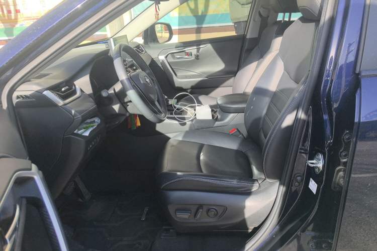 Used Toyota RAV4 2022 2.0L CVT Two-Wheel Drive Fashion Plus Edition Left Front Seat