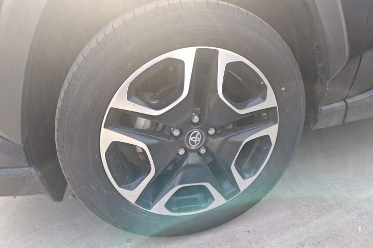 Used Toyota RAV4 2022 2.0L CVT Two-Wheel Drive Prestige Edition Left Front Wheel Hub