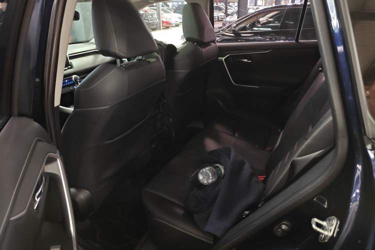 Used Toyota RAV4 2022 2.0L CVT Two-Wheel Drive Fashion Plus Edition Left Rear Seat