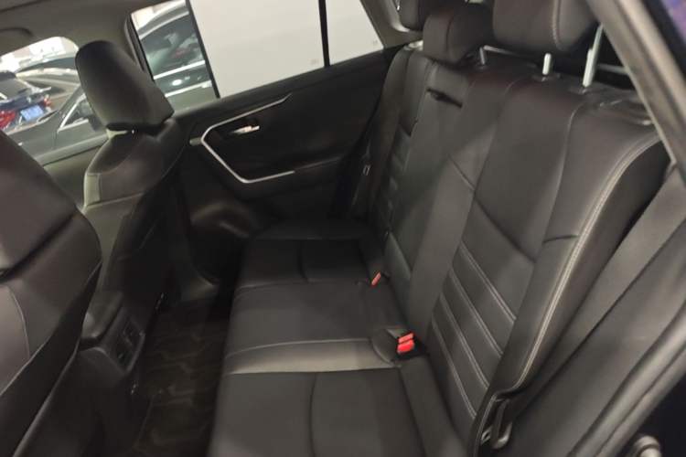 Used Toyota RAV4 2022 Dual-Engine 2.5L E-CVT Four-Wheel Drive Elite Plus Edition Left Rear Seat
