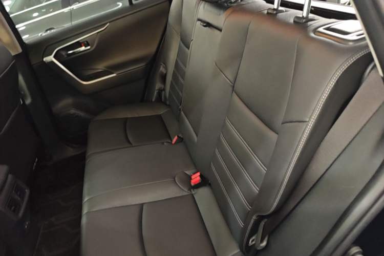 Used Toyota RAV4 2022 Dual-Engine 2.5L E-CVT Four-Wheel Drive Elite Plus Edition Left Rear Seat