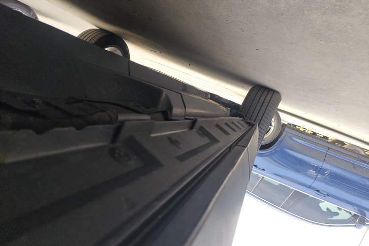 Used Toyota RAV4 2022 2.0L CVT Two-Wheel Drive Prestige Edition Left Side Sill