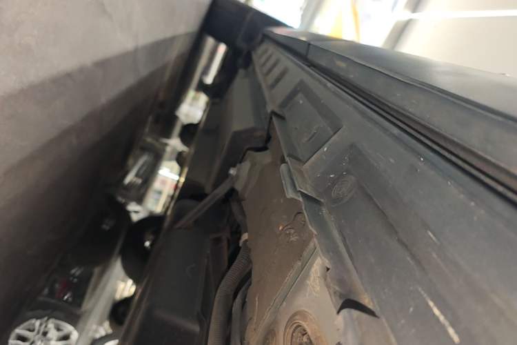 Used Toyota RAV4 2022 Dual-Engine 2.5L E-CVT Four-Wheel Drive Elite Plus Edition Left Side Sill