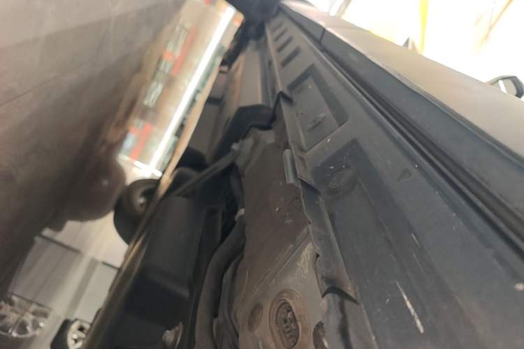 Used Toyota RAV4 2022 Dual-Engine 2.5L E-CVT Four-Wheel Drive Elite Plus Edition Left Side Sill