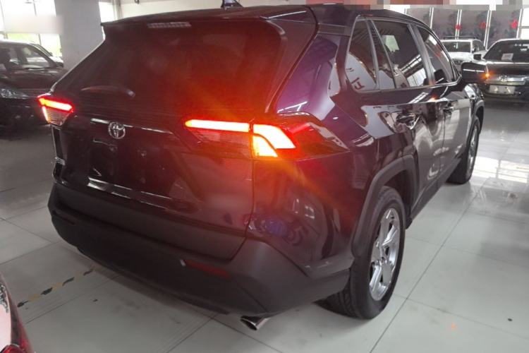 Used Toyota RAV4 2022 2.0L CVT Two-Wheel Drive Fashion Edition Rear Right 45 Deg