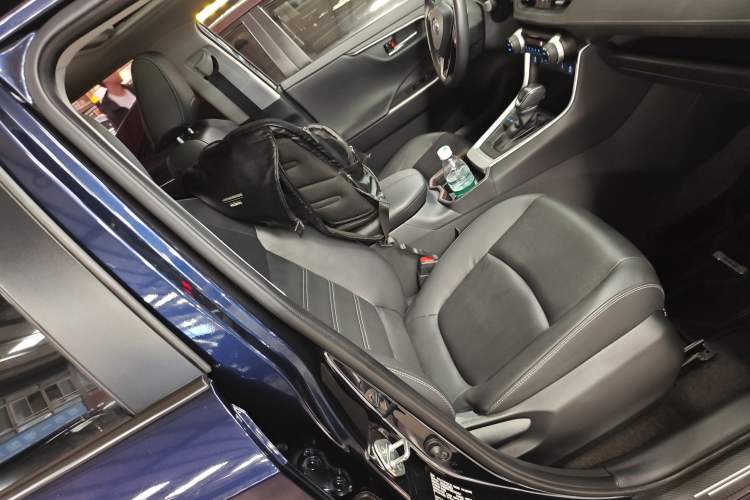 Used Toyota RAV4 2022 2.0L CVT Two-Wheel Drive Fashion Plus Edition Right Front Seat