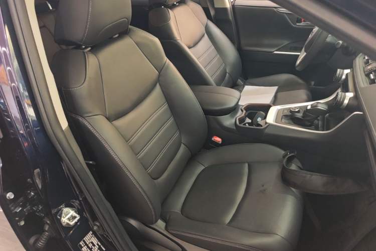 Used Toyota RAV4 2022 Dual-Engine 2.5L E-CVT Four-Wheel Drive Elite Plus Edition Right Front Seat