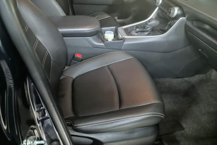 Used Toyota RAV4 2022 2.0L CVT Two-Wheel Drive Fashion Edition Right Front Seat
