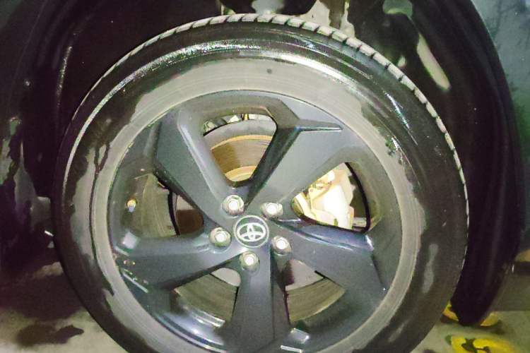 Used Toyota RAV4 2022 Dual-Engine 2.5L E-CVT Four-Wheel Drive Elite Plus Edition Right Front Wheel Hub
