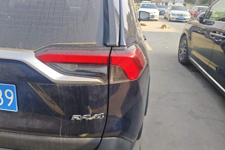 Used Toyota RAV4 2022 2.0L CVT Two-Wheel Drive Prestige Edition Right Rear Taillight