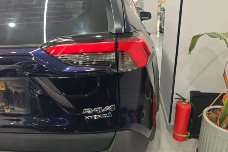 Used Toyota RAV4 2022 Dual-Engine 2.5L E-CVT Four-Wheel Drive Elite Plus Edition Right Rear Taillight