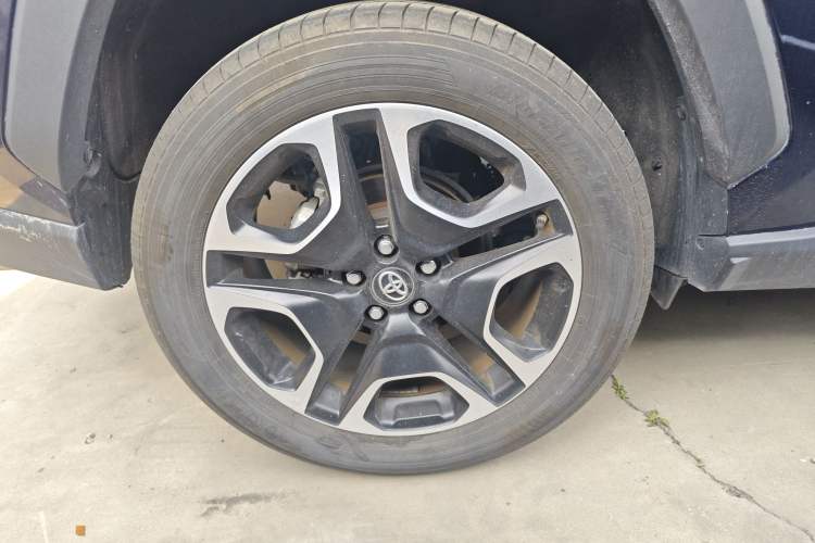 Used Toyota RAV4 2022 2.0L CVT Two-Wheel Drive Prestige Edition Right Rear Wheel Hub