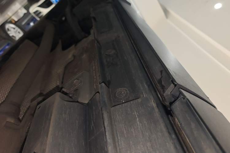 Used Toyota RAV4 2022 Dual-Engine 2.5L E-CVT Four-Wheel Drive Elite Plus Edition Right Side Sill