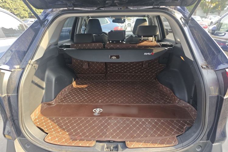 Used Toyota RAV4 2022 2.0L CVT Two-Wheel Drive Prestige Edition Trunk