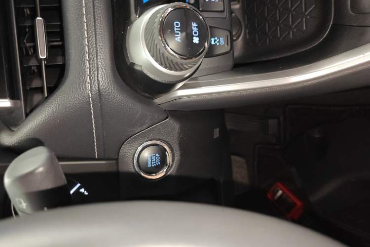 Used Toyota RAV4 2022 2.0L CVT Two-Wheel Drive Fashion Plus Edition Vehicle Key