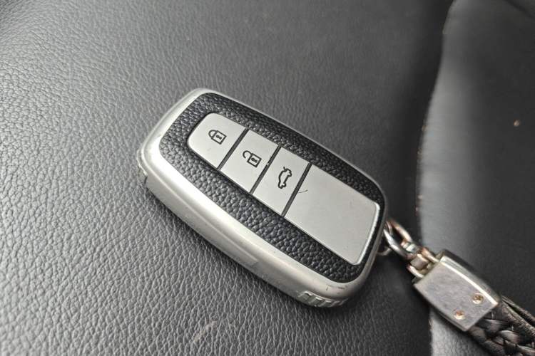 Used Toyota RAV4 2022 2.0L CVT Two-Wheel Drive Fashion Plus Edition Vehicle Key