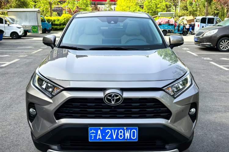 Used Toyota RAV4 2022 2.0L CVT Two-Wheel Drive Fashion Plus Edition Exterior 1