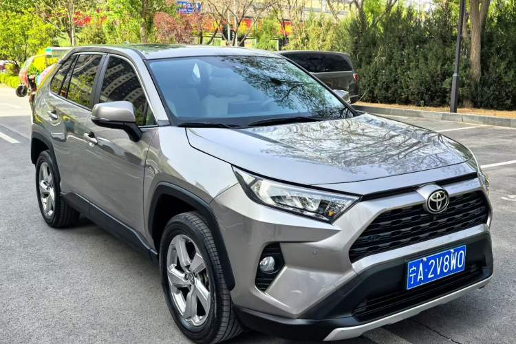 Used Toyota RAV4 2022 2.0L CVT Two-Wheel Drive Fashion Plus Edition Exterior 2
