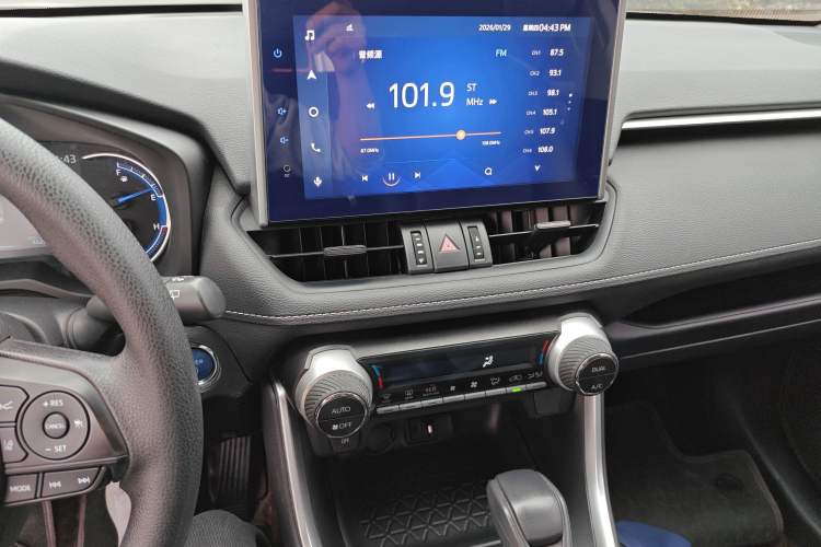 Used Toyota RAV4 2022 Dual-Engine 2.5L E-CVT Two-Wheel Drive Elite Edition Audio And AC Panel