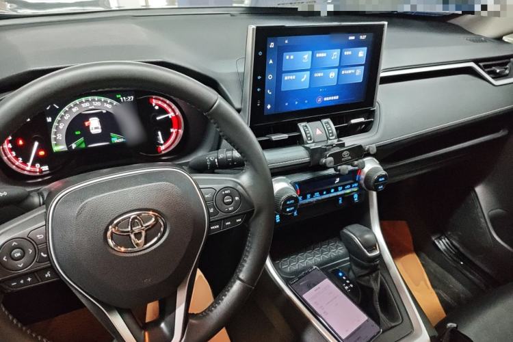 Used Toyota RAV4 2022 2.0L CVT Two-Wheel Drive Fashion Plus Edition Center Console