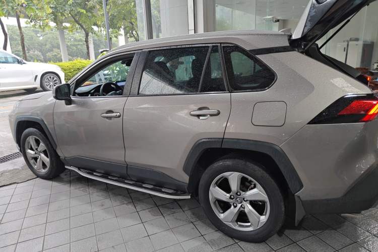 Used Toyota RAV4 2022 2.0L CVT Two-Wheel Drive Fashion Plus Edition Exterior 3