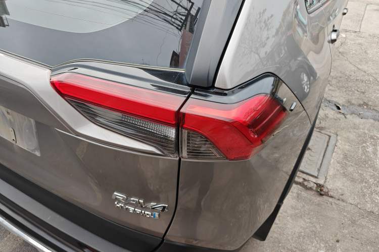 Used Toyota RAV4 2022 Dual-Engine 2.5L E-CVT Two-Wheel Drive Elite Edition Exterior 3