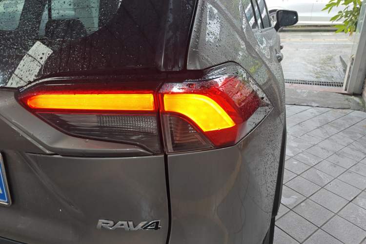 Used Toyota RAV4 2022 2.0L CVT Two-Wheel Drive Fashion Plus Edition Exterior 6