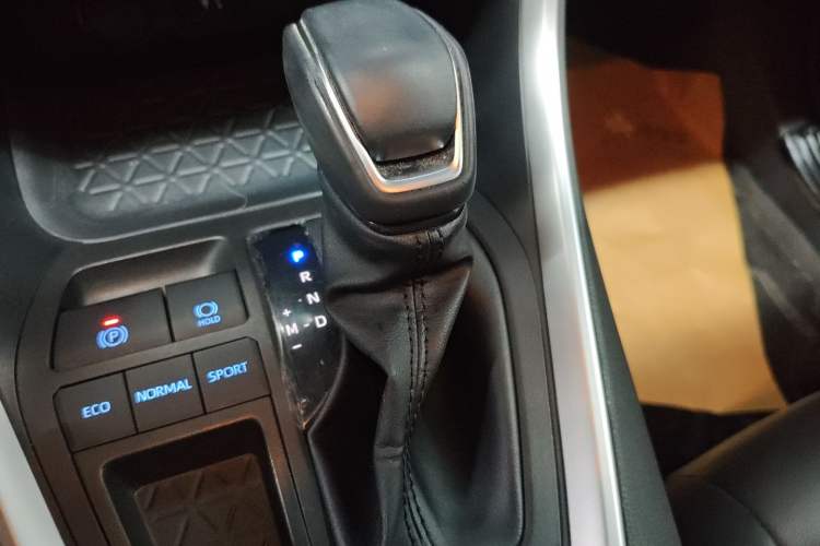 Used Toyota RAV4 2022 2.0L CVT Two-Wheel Drive Fashion Plus Edition Gear Lever