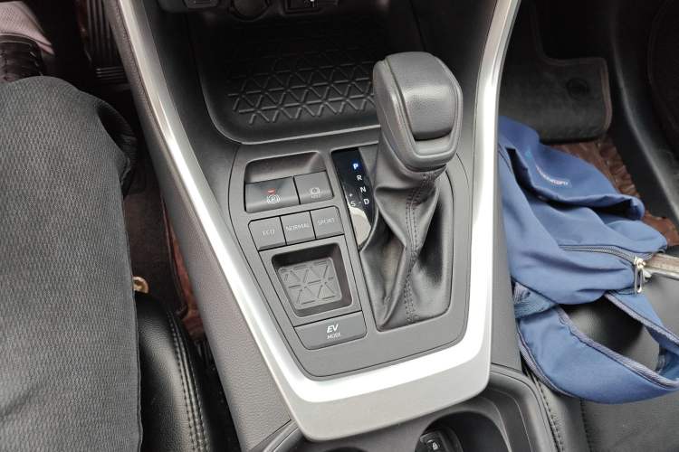 Used Toyota RAV4 2022 Dual-Engine 2.5L E-CVT Two-Wheel Drive Elite Edition Gear Lever