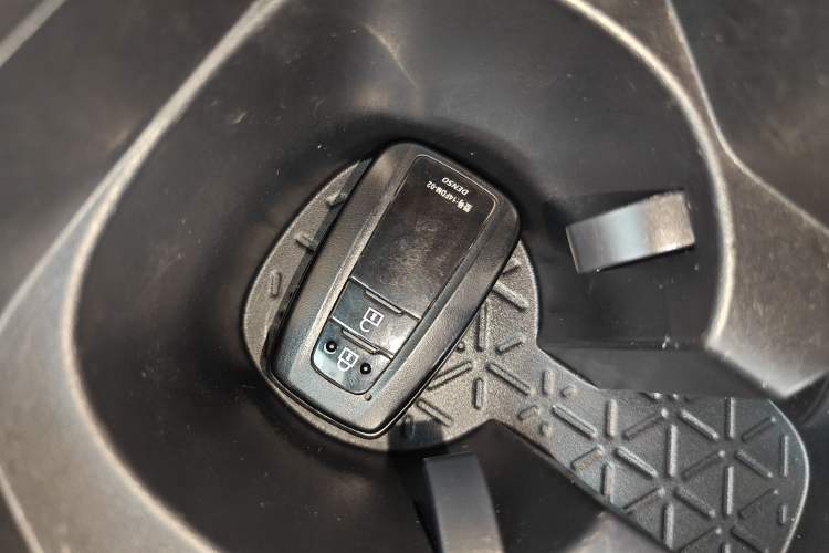 Used Toyota RAV4 2022 Dual-Engine 2.5L E-CVT Two-Wheel Drive Elite Edition Interior 1