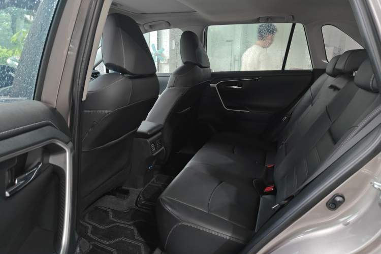 Used Toyota RAV4 2022 2.0L CVT Two-Wheel Drive Fashion Plus Edition Interior 4