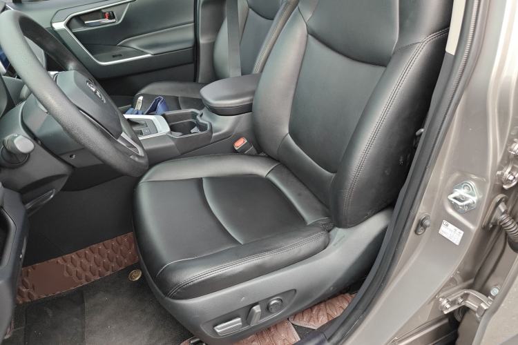 Used Toyota RAV4 2022 Dual-Engine 2.5L E-CVT Two-Wheel Drive Elite Edition Left Front Seat
