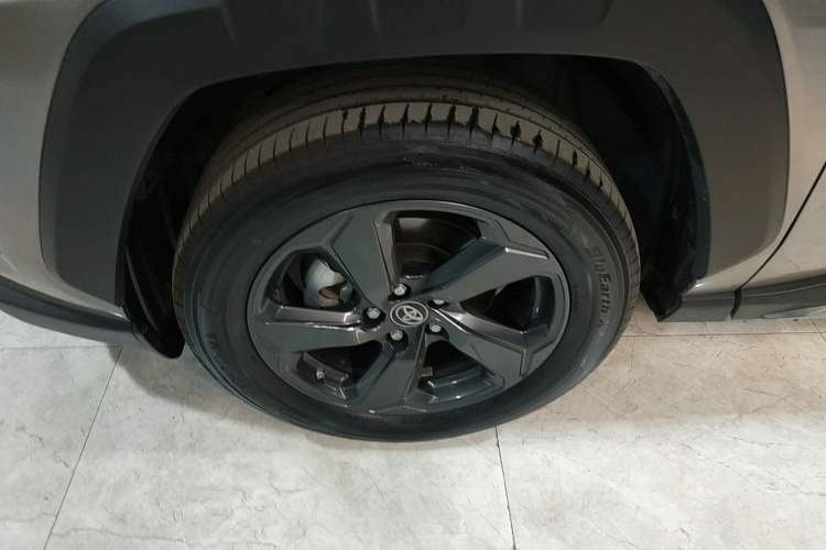 Used Toyota RAV4 2022 2.0L CVT 4x4 Style Plus Edition Left Front Wheel Hub