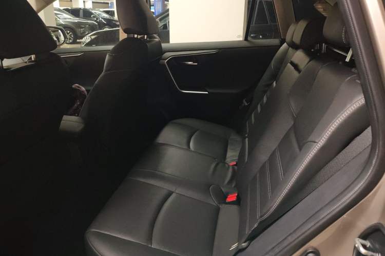 Used Toyota RAV4 2022 2.0L CVT Two-Wheel Drive Fashion Plus Edition Left Rear Seat
