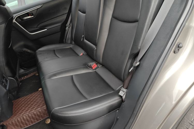 Used Toyota RAV4 2022 Dual-Engine 2.5L E-CVT Two-Wheel Drive Elite Edition Left Rear Seat