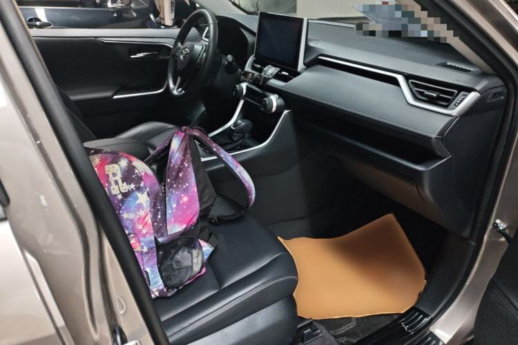 Used Toyota RAV4 2022 2.0L CVT Two-Wheel Drive Fashion Plus Edition Right Front Seat