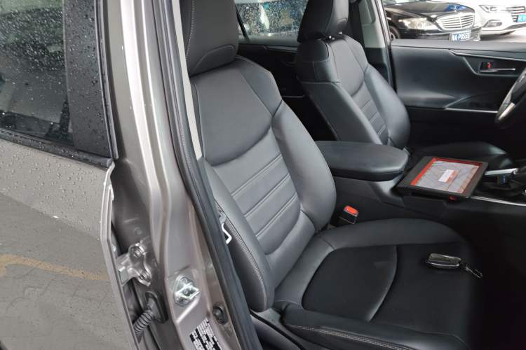 Used Toyota RAV4 2022 2.0L CVT Two-Wheel Drive Fashion Plus Edition Right Front Seat