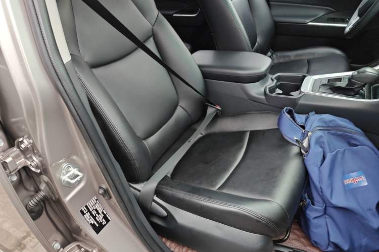 Used Toyota RAV4 2022 Dual-Engine 2.5L E-CVT Two-Wheel Drive Elite Edition Right Front Seat