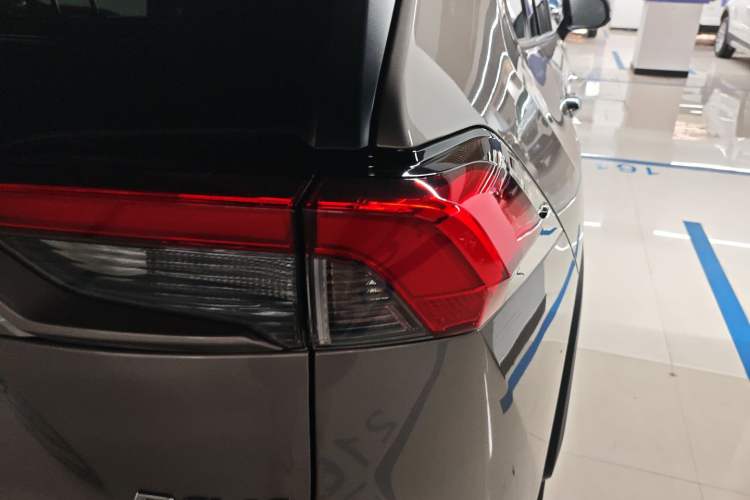 Used Toyota RAV4 2022 2.0L CVT Two-Wheel Drive Fashion Plus Edition Right Rear Taillight