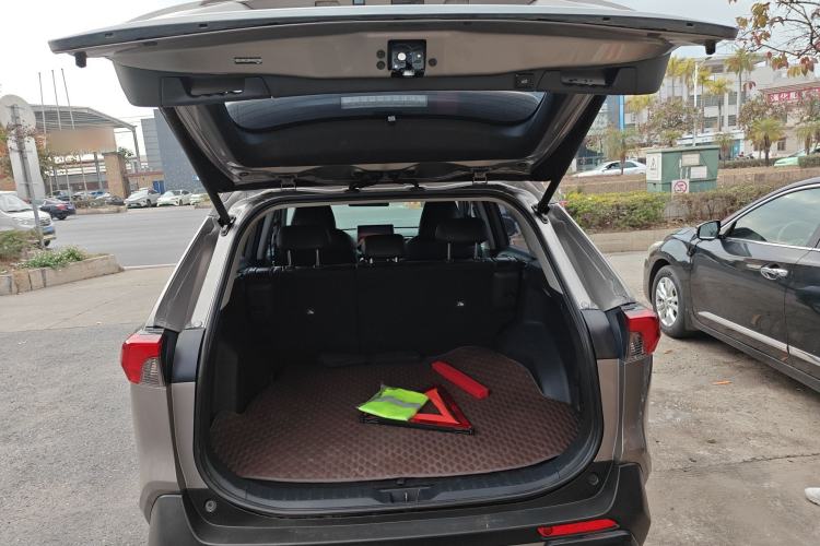 Used Toyota RAV4 2022 Dual-Engine 2.5L E-CVT Two-Wheel Drive Elite Edition Trunk
