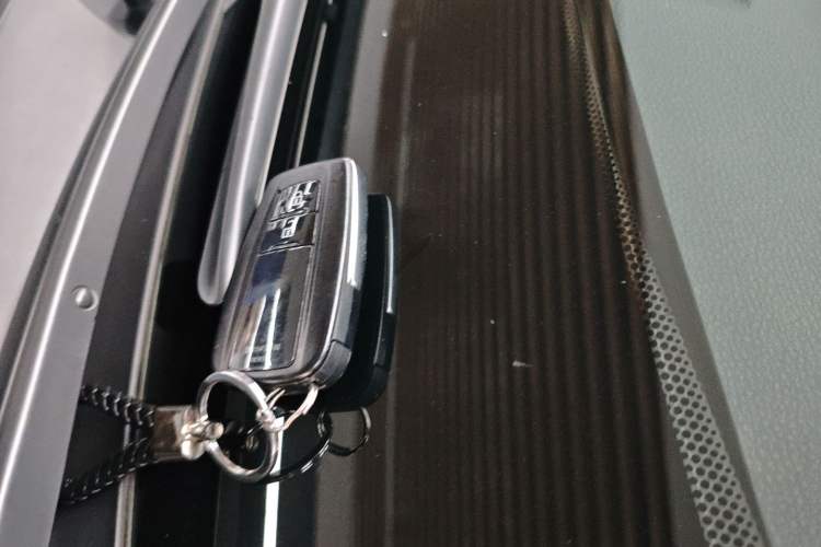 Used Toyota RAV4 2022 2.0L CVT Two-Wheel Drive Fashion Plus Edition Vehicle Key