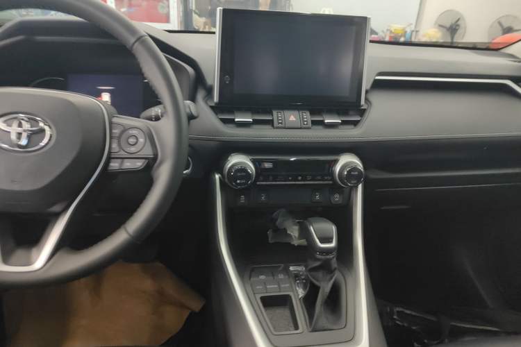 Used Toyota RAV4 2022 2.0L CVT Two-Wheel Drive Fashion Edition Audio And AC Panel