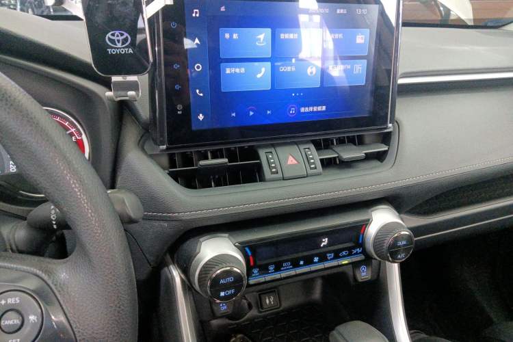 Used Toyota RAV4 2022 2.0L CVT Two-Wheel Drive Fashion Edition Audio And AC Panel