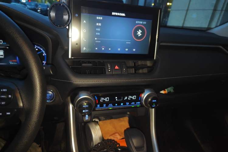 Used Toyota RAV4 2022 Dual-Engine 2.5L E-CVT Two-Wheel Drive Elite Edition Audio And AC Panel